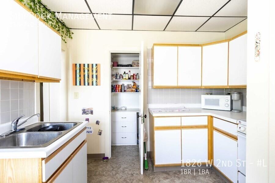 1826 W 2nd St #L - Photo 7 of 8