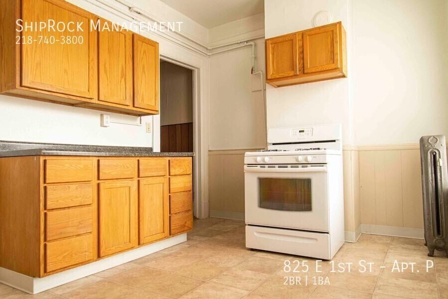 825 E 1st St #P - Photo 5 of 8