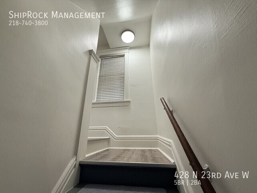 428 N 23rd Ave W - Photo 7 of 27