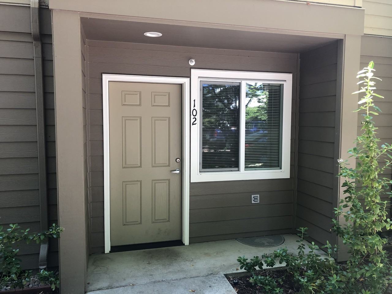 909 W 4th Ave #102 - Photo 3 of 15