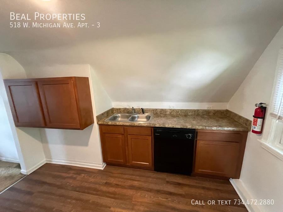 518 W Michigan Ave #3 - Photo 3 of 10