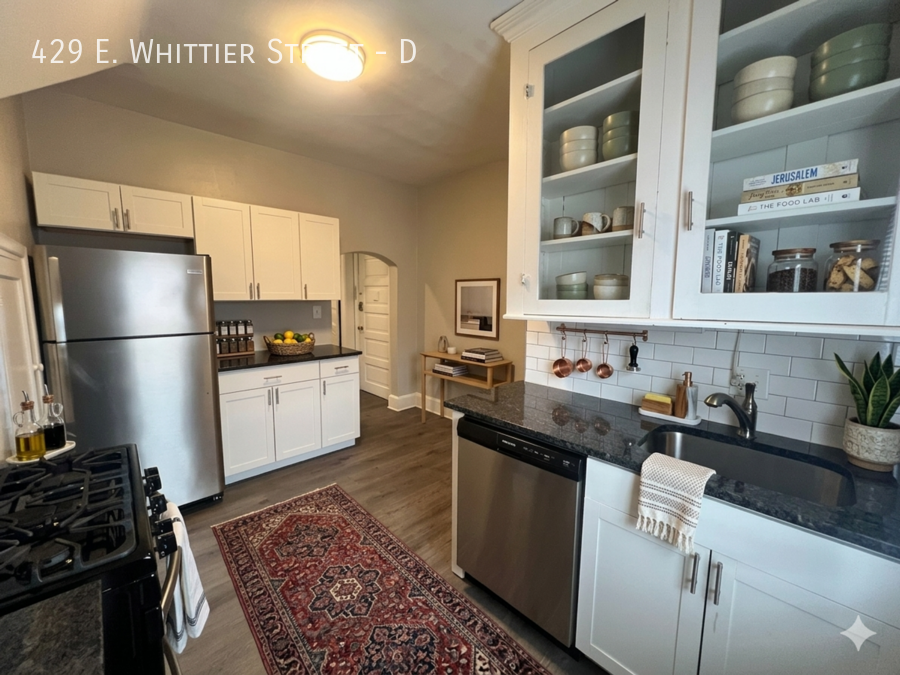 429 E Whittier St #D - Photo 3 of 19