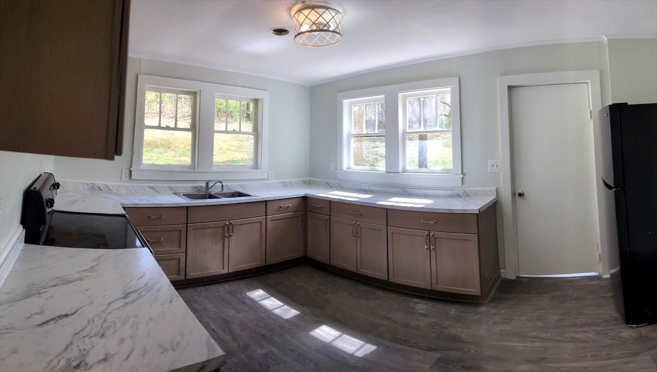 8922 Three Points Rd #NA - Photo 6 of 22