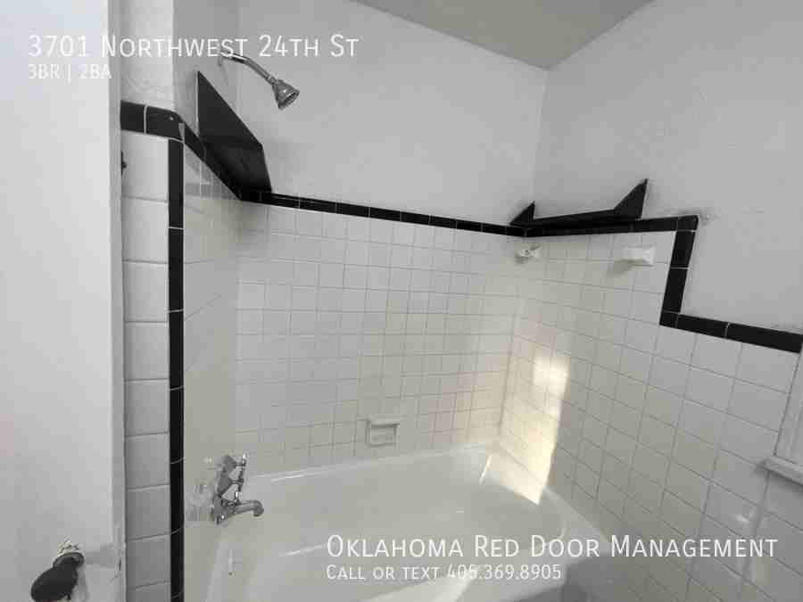 3701 Nw 24th St - Photo 2 of 24