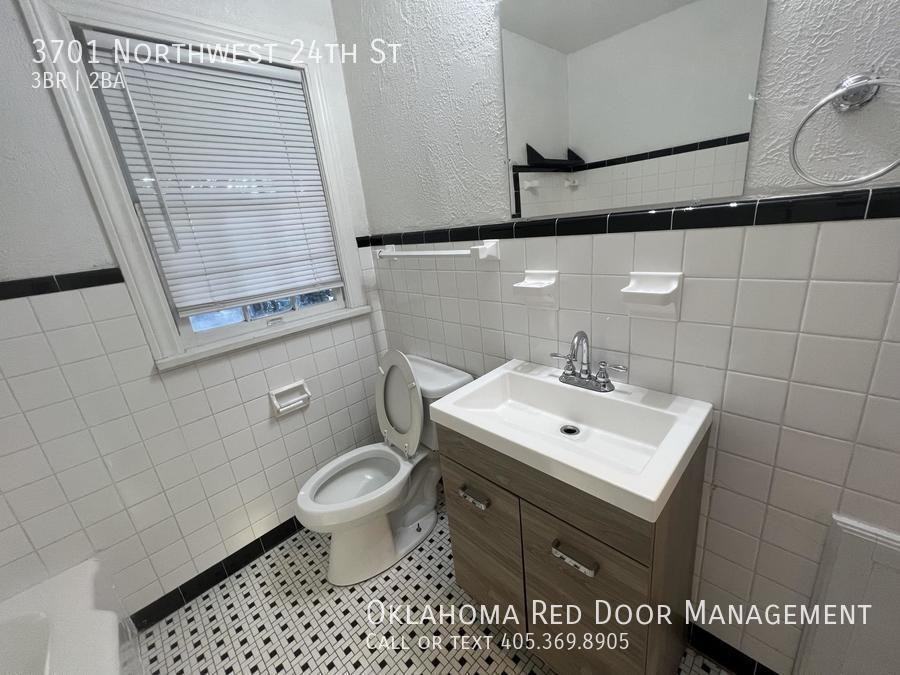 3701 Nw 24th St - Photo 4 of 24