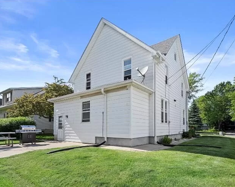 N89W16045 Main St - Photo 2 of 10