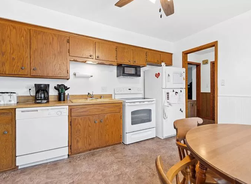 N89W16045 Main St - Photo 7 of 10