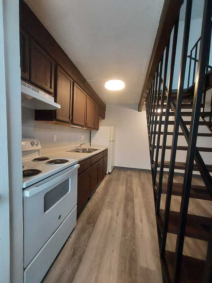 187 Buckingham St #A - Photo 2 of 8