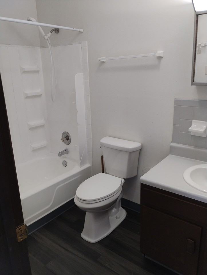 187 Buckingham St #A - Photo 4 of 8