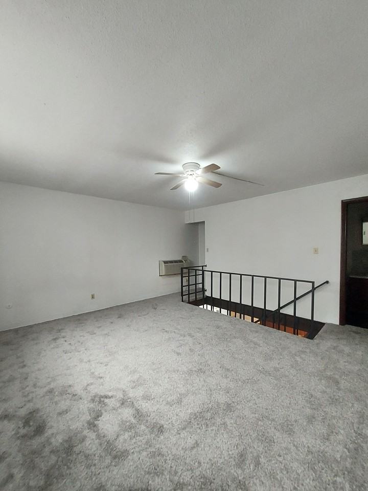 187 Buckingham St #A - Photo 6 of 8