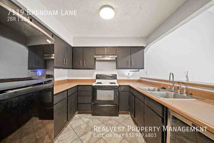 7119 Brendam Ln - Photo 3 of 12