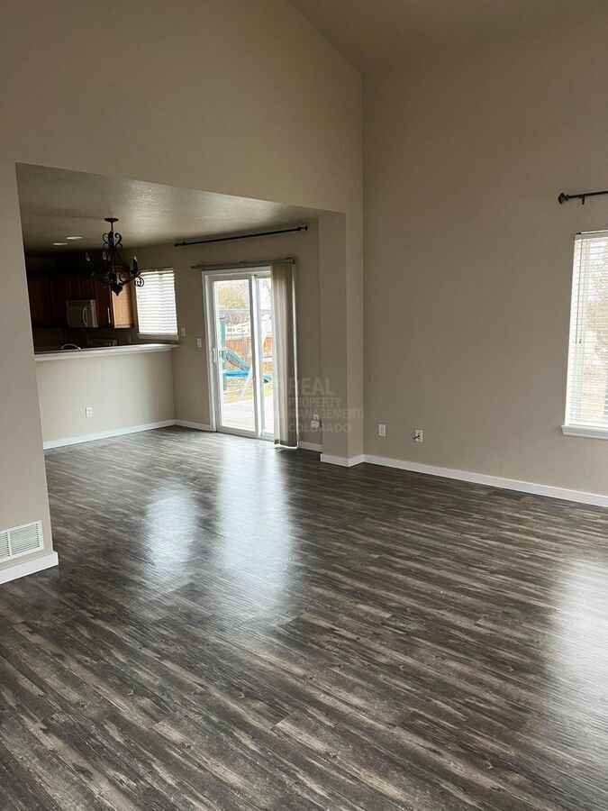 2220 Merlot Ct - Photo 3 of 33