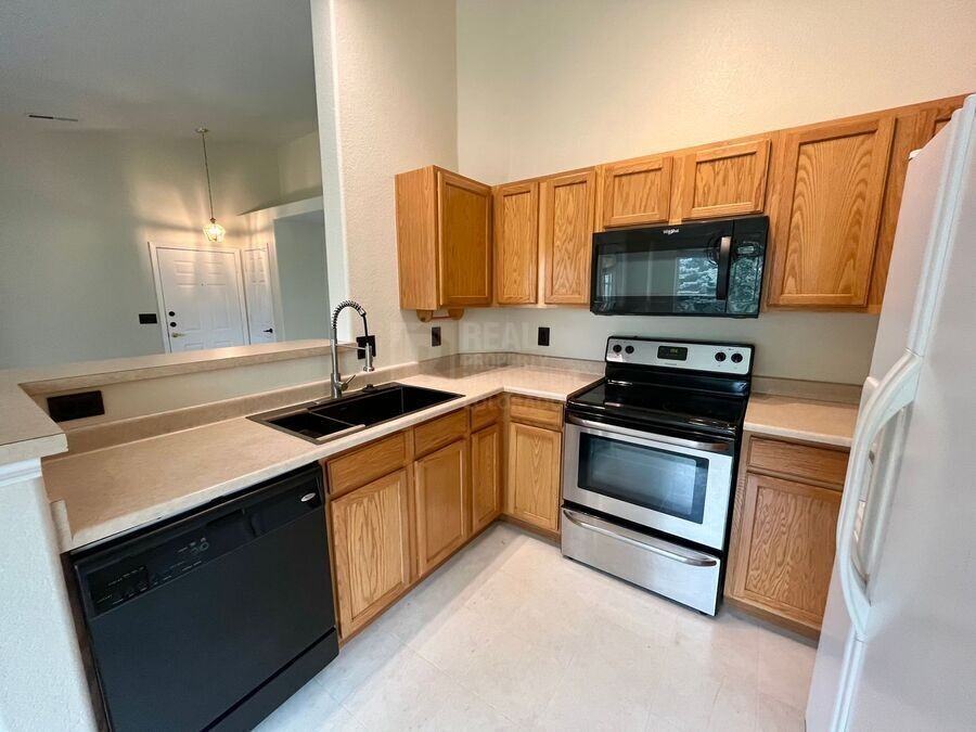 3928 Riviera Grv #203 - Photo 4 of 18