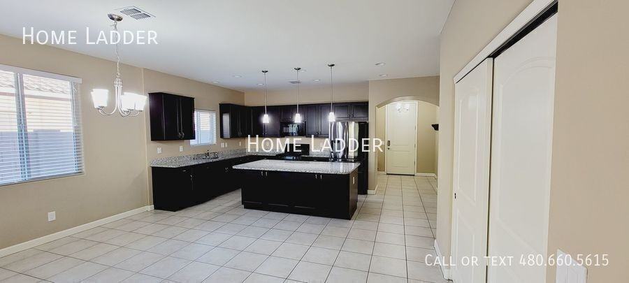 13526 W Desert Moon Way - Photo 3 of 29