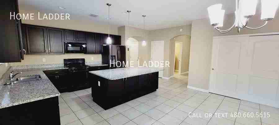 13526 W Desert Moon Way - Photo 4 of 29