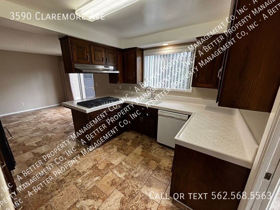 3590 Claremore Ave - Photo 6 of 38