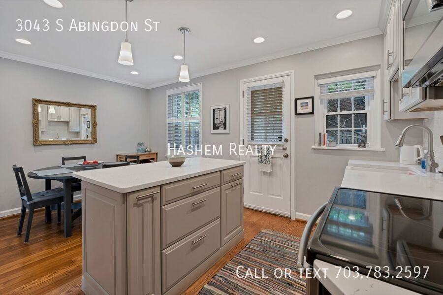 3043 S Abingdon St - Photo 3 of 15