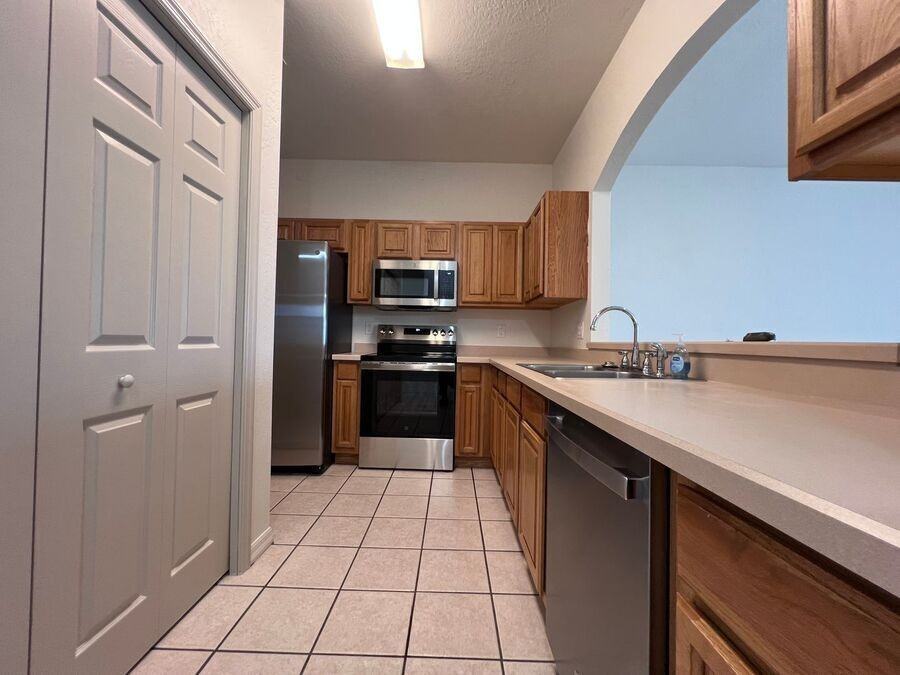 2216 Garden Lake Dr - Photo 4 of 10