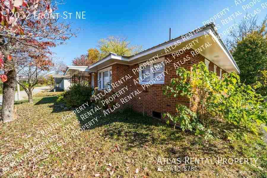 2032 Front St Ne - Photo 2 of 21