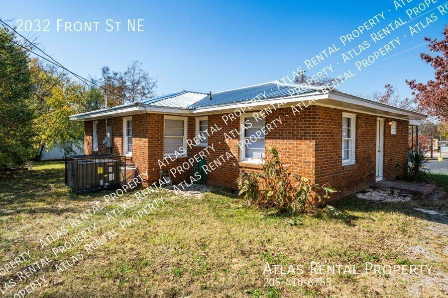 2032 Front St Ne - Photo 3 of 21