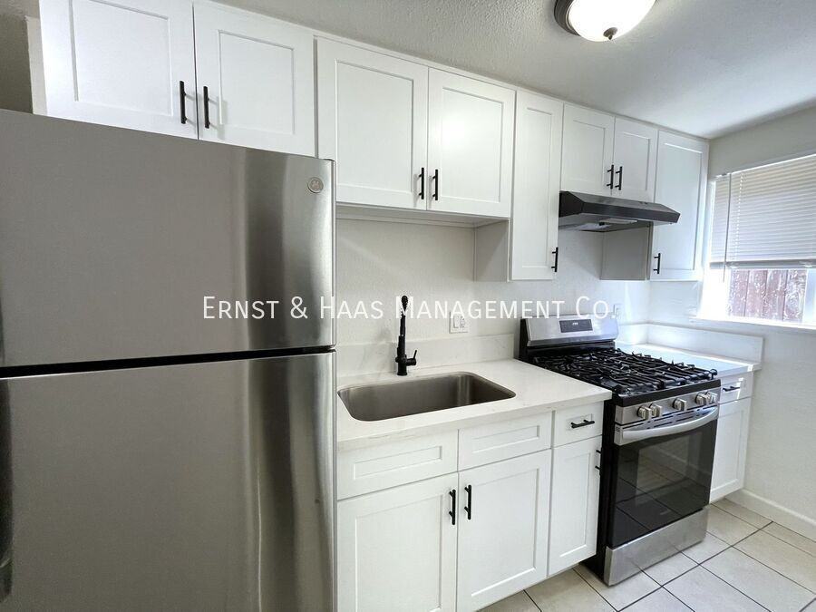 313 E Market St #C - Photo 3 of 8