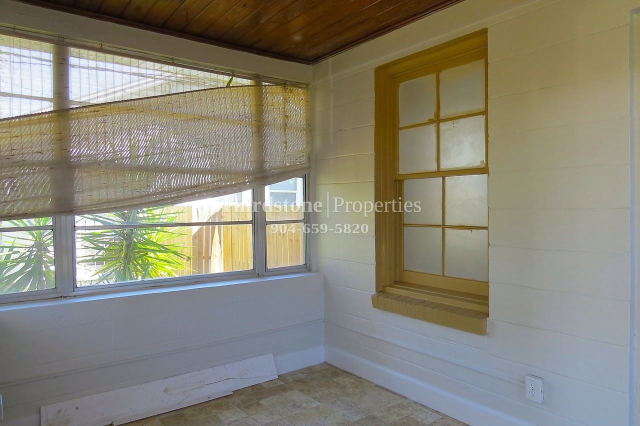 4762 Colonial Ave - Photo 3 of 16