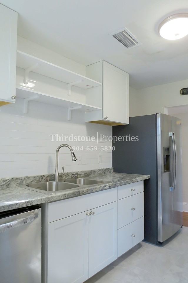 4762 Colonial Ave - Photo 4 of 16