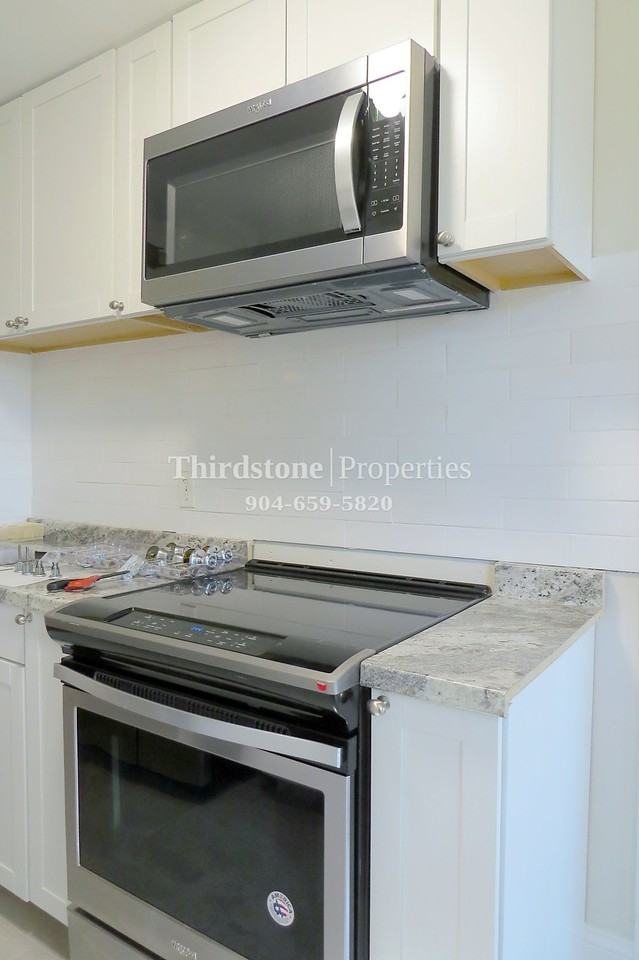 4762 Colonial Ave - Photo 5 of 16