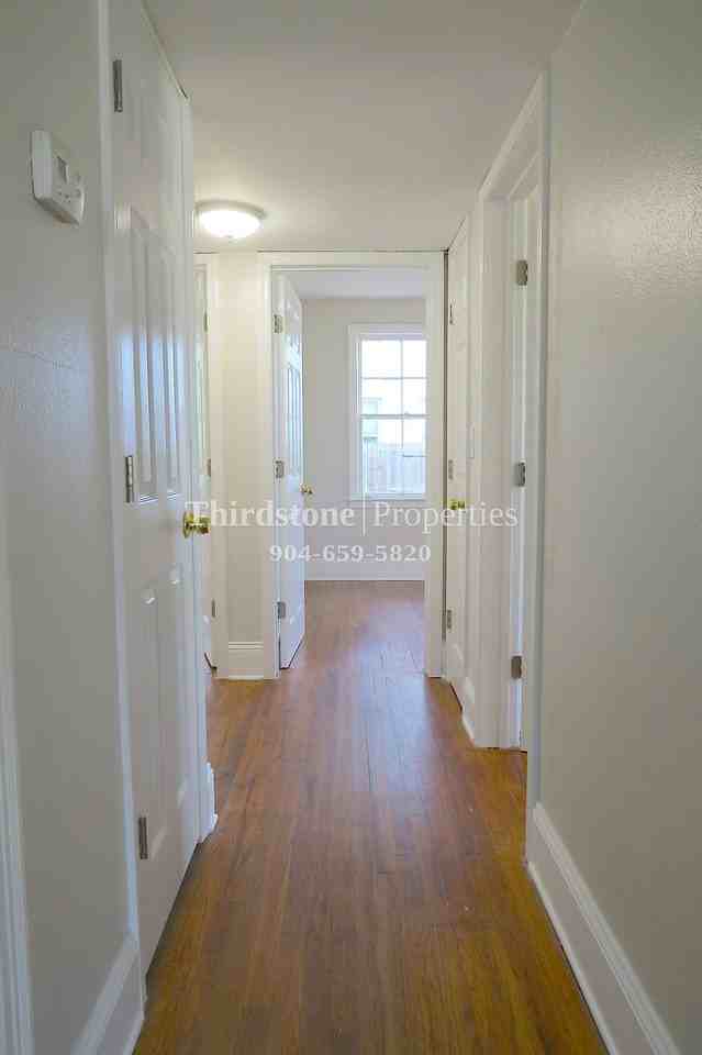 4762 Colonial Ave - Photo 6 of 16