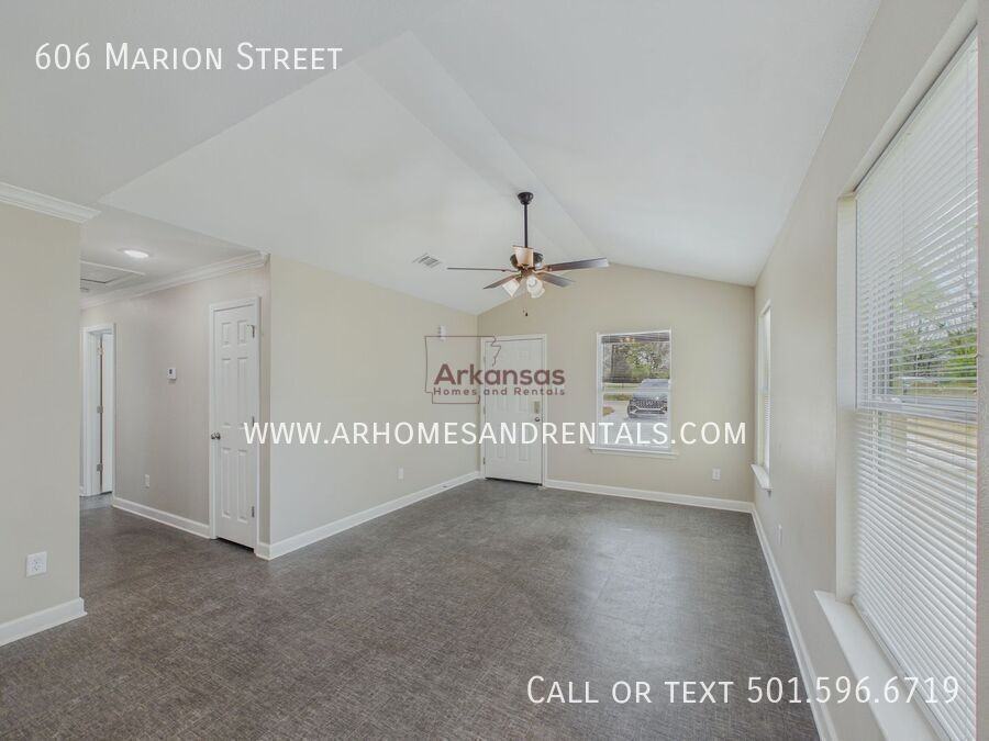 606 Marion St - Photo 2 of 12