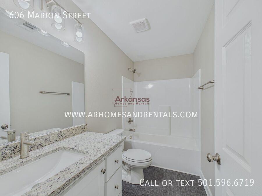 606 Marion St - Photo 6 of 12