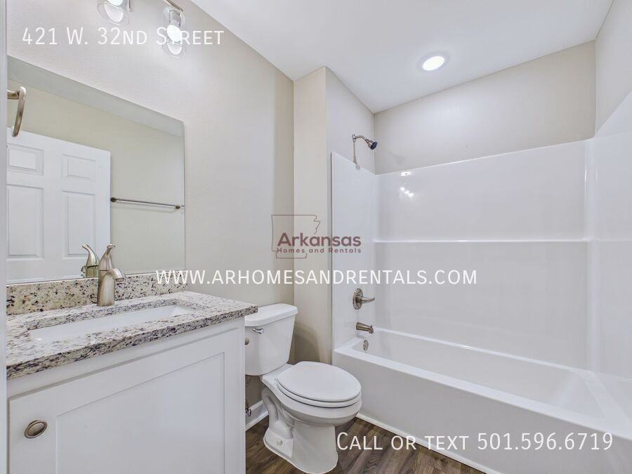 421 W 32nd St - Photo 7 of 11