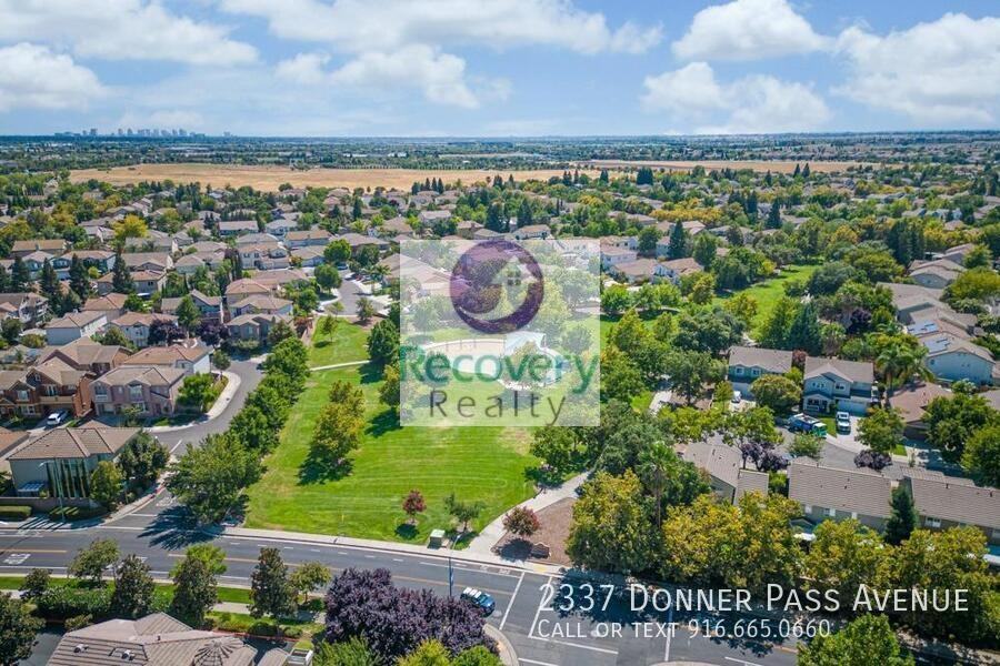 2337 Donner Pass Ave - Photo 4 of 45