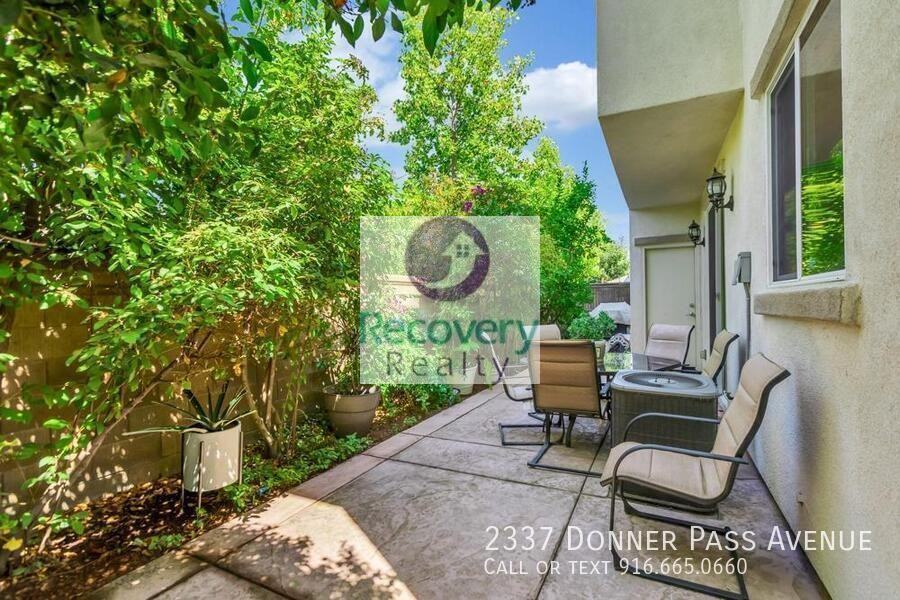 2337 Donner Pass Ave - Photo 5 of 45