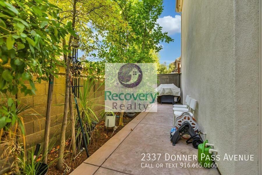 2337 Donner Pass Ave - Photo 6 of 45