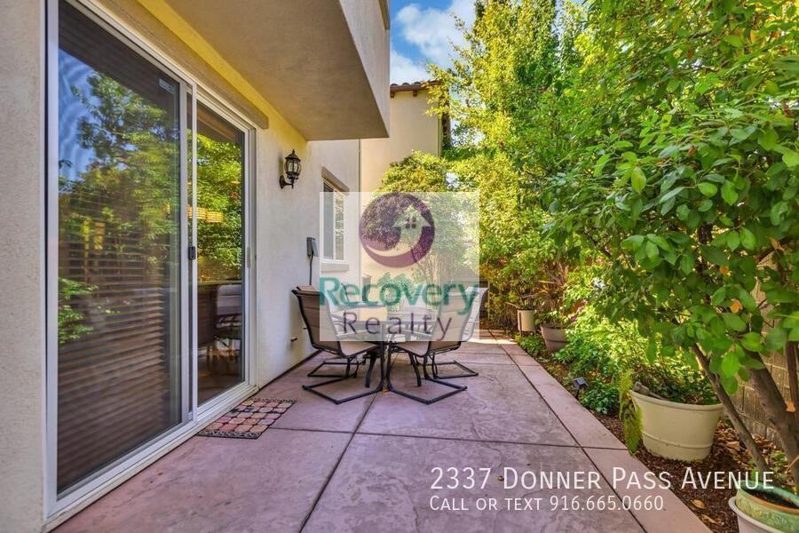 2337 Donner Pass Ave - Photo 7 of 45