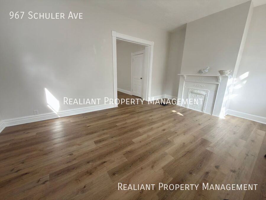 967 Shuler Ave - Photo 2 of 24