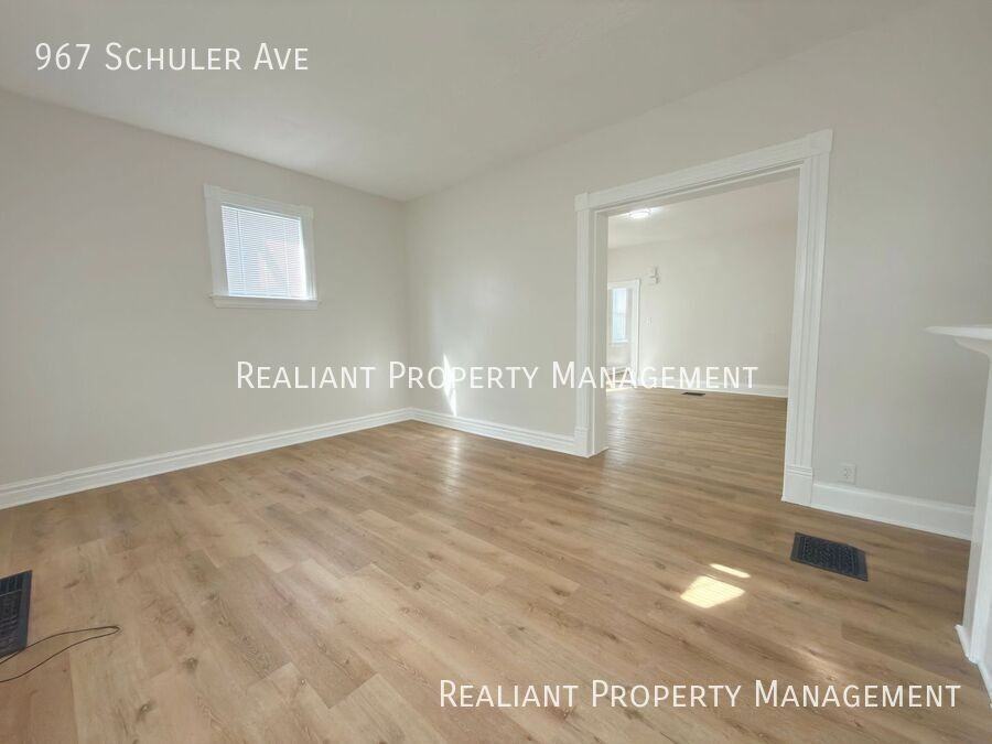 967 Shuler Ave - Photo 3 of 24