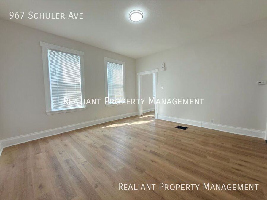 967 Shuler Ave - Photo 4 of 24