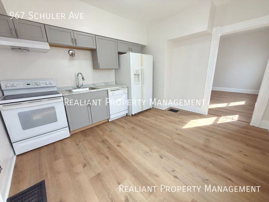 967 Shuler Ave - Photo 6 of 24