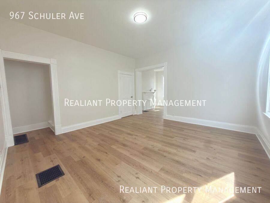 967 Shuler Ave - Photo 7 of 24