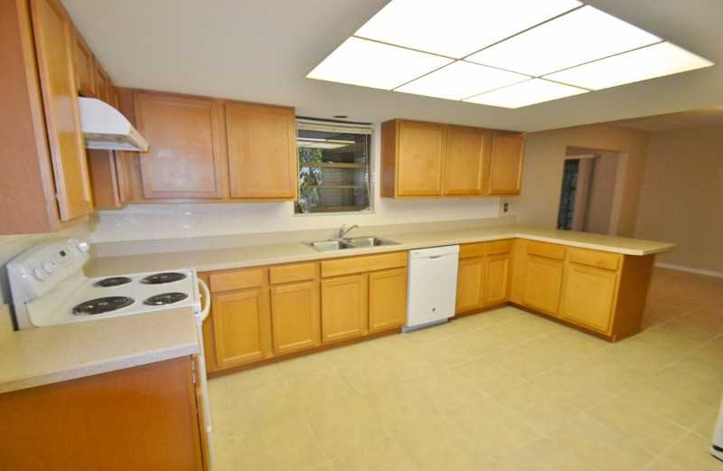 821 River Oak Dr W - Photo 2 of 9