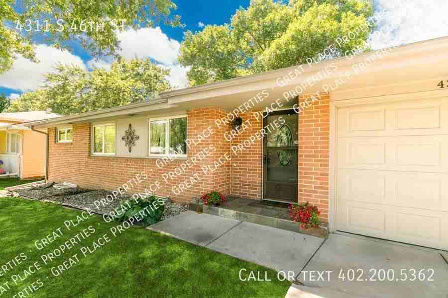 4311 S 46th St - Photo 2 of 43