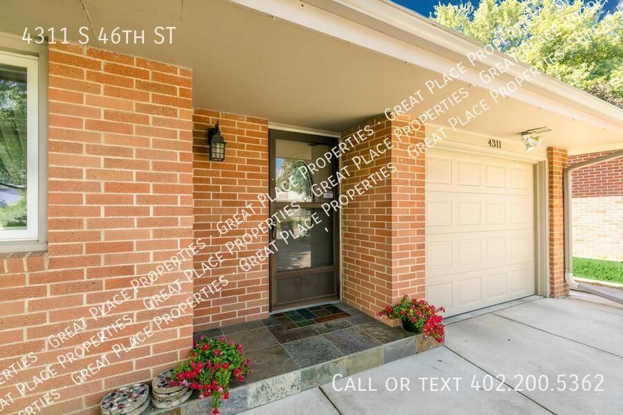 4311 S 46th St - Photo 3 of 43