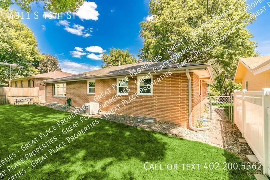 4311 S 46th St - Photo 5 of 43