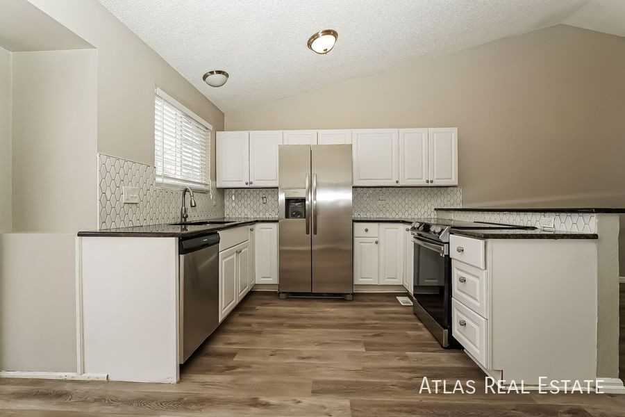 4324 Liverpool Ct - Photo 7 of 20