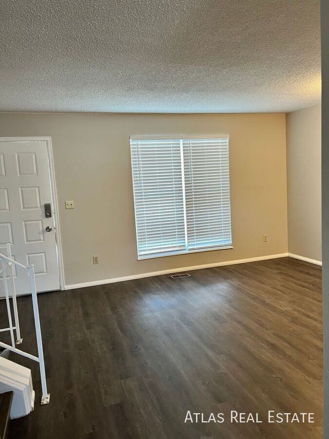 11194 Forest Ave - Photo 2 of 13