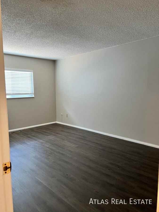 11194 Forest Ave - Photo 5 of 13