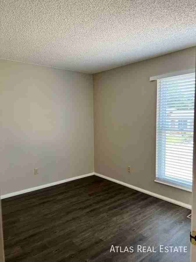 11194 Forest Ave - Photo 7 of 13