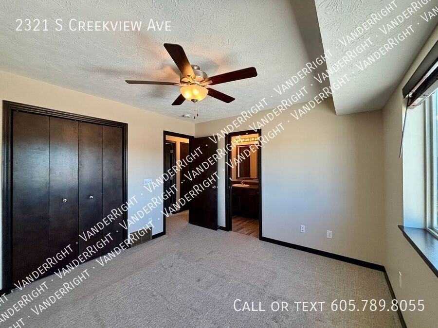 2321 S Creekview Ave - Photo 6 of 22